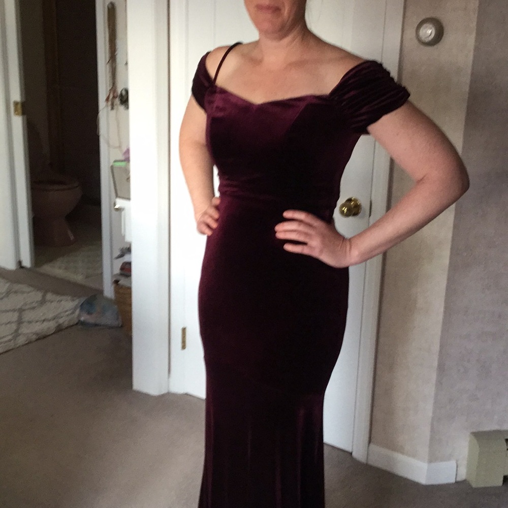 Stunning Nicole Miller gown